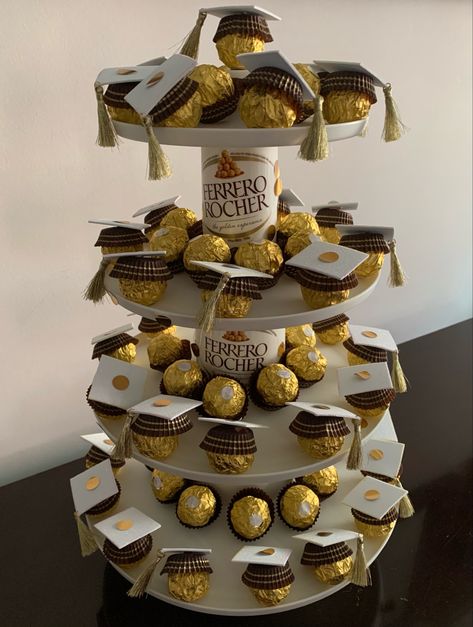 Torre chocolates Ferrero Grad Candy Table, Chocolates Ferrero, Grad Candy, Graduation Party Backdrops, Party Backdrops, Candy Table, Ferrero Rocher, Fashion Icon, Gift Hampers