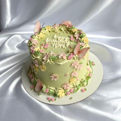 Tårta Design, Fairy Birthday Cake, Bolo Vintage, Vintage Birthday Cakes, Garden Cakes, Mini Cakes Birthday, Pretty Dessert, Creative Birthday Cakes, Dessert Cake