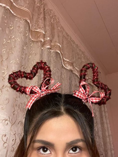 Crazy Hair Day Ideas Using Pipe Cleaners - Crazy Hair Day Aesthetic, Crazy Valentines Hair, Crazy Hair Valentines Day, Preppy Crazy Hair Day, Crazy Hair Day Valentines, Curly Crazy Hair Day Ideas, Valentines Crazy Hair Day, Valentines Day Hair Ideas, Hairstyle For Valentines Day