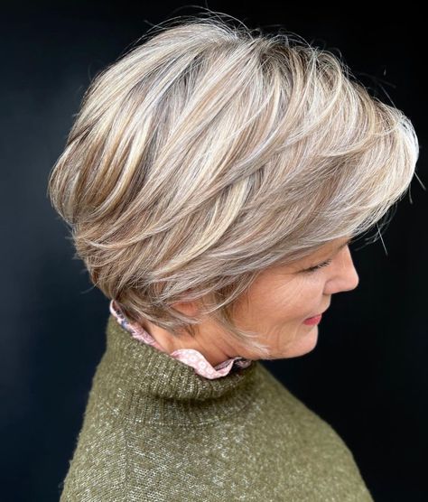 50  Short Blonde Bob with Blended Grays Beige Blonde Hair Color, Current Hairstyles, Cabelo Ombre Hair, Wedge Haircut, Short Blonde Bobs, Grey Blonde, Fine Straight Hair, Hair To One Side, 50 Hair