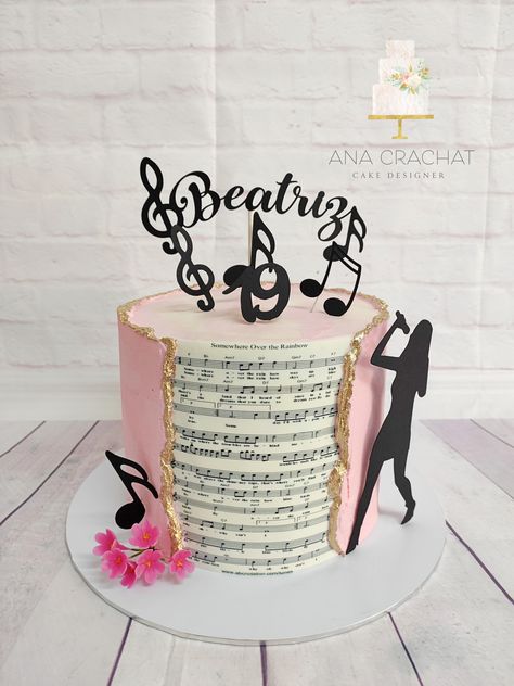 Singing Cake Ideas, Music Themed Cakes For Girls Birthday, Music Theme Cake Ideas, Music Cakes Birthday, Karaoke Birthday Cake, Singer Birthday Cake, Birthday Cake Music Theme, Birthday Cake 18th Birthday, Music Notes Cake