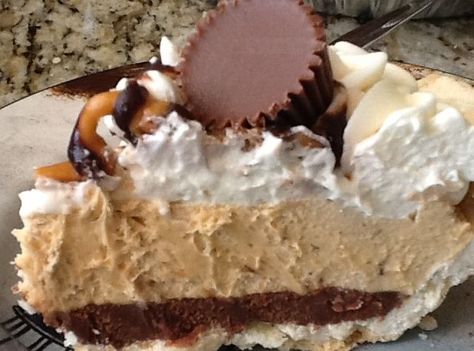 Perkins Restaurant Peanut Butter Pie - Looking for Peanut Butter Silk Pie Recipe, Costco Peanut Butter Pie, Peanut Butter Silk Pie, Knight Romance, Fridge Desserts, Reese Peanut Butter Pie, Perkins Restaurant, Dirt Cups, Silk Pie