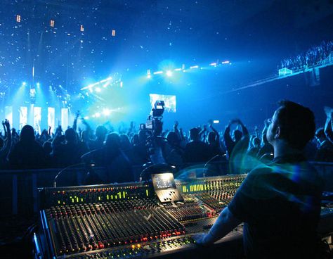 Be a Good Sound Engineer Live Sound Engineer, Sound Guy, Life Goals List, Tech Aesthetic, Live Sound, Music Writing, Audio Engineer, Music Tech, Life List