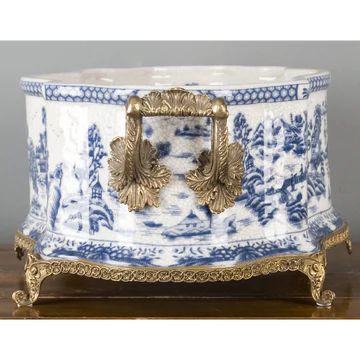 Chinoiserie Mirror, Chinoiserie Furniture, Grandmillennial Style, Chinoiserie Pattern, Blue Items, Chinoiserie Design, Unique Plates, Porcelain Planter, Blue And White Chinoiserie