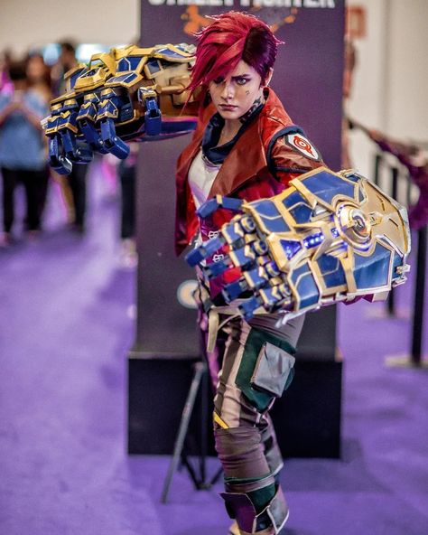 Vi League Of Legends Cosplay, Vi Gauntlets Arcane, Vi Cosplay Arcane, Arcane Merch, Vi Arcane Cosplay, Vi Outfit, Arcane Cosplay, Vi Cosplay, Gaming Cosplay