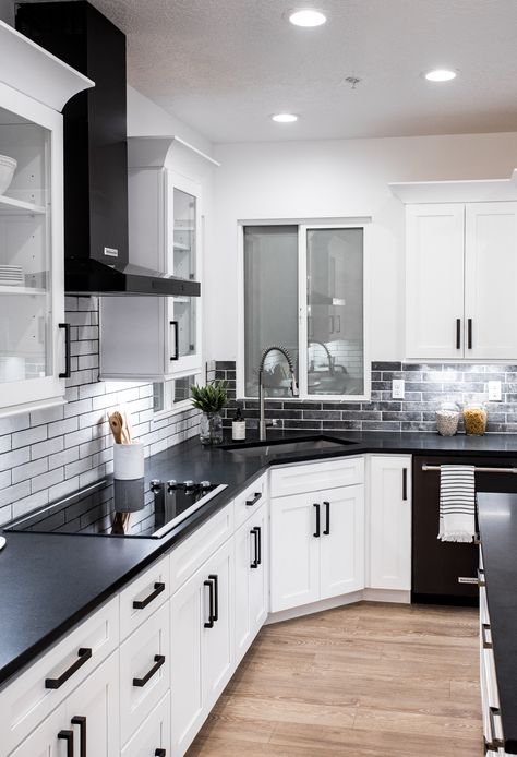 Black Kitchen Countertops, R Design, Kitchen Ideas Dark, Kitchen Ideas Dark Cabinets, White Kitchen Design, Dark Cabinets, Kitchen Room Design, Kitchen Inspiration Design, Kitchen Redo