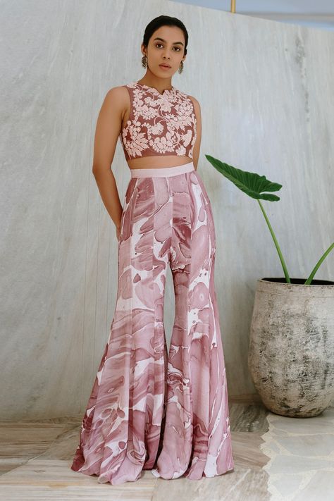 Crop Top With Pants Indian, Pants Design For Crop Top, Crop Top With Flared Pants, Pants And Crop Top Outfit Indian, Flared Indian Pants, Paplam Top With Plazo, Indian Outfits Modern Crop Tops, Crop Top Plazo Dress, Indian Outfits Modern Weddings