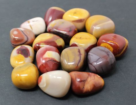 The jasper stone: All the types of jasper that you need to know 17 Types Of Jasper Stones, Types Of Jasper, Satya Jewelry, Colorful Stones, Crystal Guide, Jasper Jewelry, Mookaite Jasper, Jasper Earrings, Stone Pictures