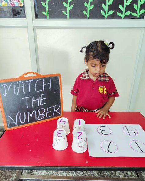 MaTch the Numbers Activity.....💫👏 For toddlers upto 3 years old 🌈. ______________________________________________ In this activity cups are turned upside down, numbers written on them are 1,2,3,4 . There are 4 numbers written on page and children have to place the cups on top of the Sheets by matching the numbers 🔢 . . . Learning objective - Numbers recognition . . . Material needed - Paper cups , marker , white A4 sheet and board ( on which match the Numbers ) is written. . . . #numbersski... Numbers Activity, Homeschool Preschool Activities, Number Activities, A4 Sheet, Number Games, Learning Objectives, Teaching Aids, Writing Numbers, Homeschool Preschool