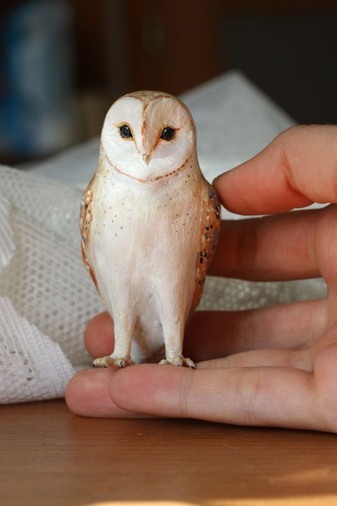 Polymer Clay Harry Potter Miniatures, Polymer Clay Animals Realistic, Clay Owl Sculpture, Polymer Clay Owls, Ceramic Owl Sculpture, Owl Sculpture Clay, Paint Harry Potter, Polymer Clay Sculpture Ideas, Clay Animals Sculpture