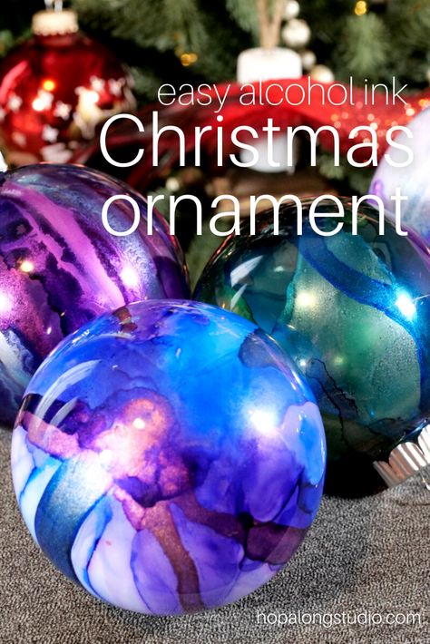 How To Make Alcohol Ink Diy, Christmas Bulb Painting Ideas, Alcohol Ink Christmas Ornaments Diy, Alcohol Ink Christmas Balls, Alcohol Ink Glass Ornaments, Alcohol Ink Ornaments Diy, Painting Glass Ornaments Diy, Alcohol Ink Ornaments Glass Ball, Alcohol Ink Christmas Ornaments