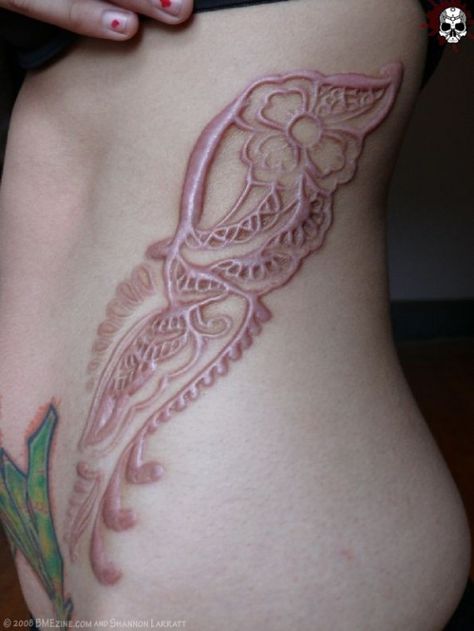 Scarification;; after Tattooed Women, Body Modification, White Tattoo, Body Piercings, 문신 디자인, Body Modifications, Skin Art, Piercing Tattoo, Body Mods