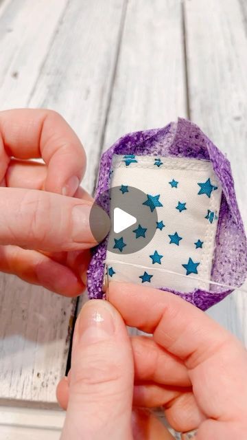 Lesley on Instagram: "One of the most commin questjons that people ask me about my micro mini quilts is how I finish the backing on them, so this little video shows you how! - - - - . It’s really just like a big quilt, but on a much much smaller scale 😳 . If you made a quilt this small what would you use it for? Me? Well, I mostly collect them so I can touch them and sort through them and enjoy their sweetness, but sometimes they become;  Zipper Pulls Prayer Quilts Gift tags Mug Rugs A Broach Travel Bag Tag  #micromini #microquilting #miniatures #mini #miniquilt #miniquilts #binding #quiltbinding #sewcute #quiltersgonnaquilt #quiltingfun #sewlife #kawaii #quiltcollection #quiltinglove #ilovetoquilt #microminiquilt #quiltreveal #fabricfun #modernquilting #modernmaker #maker #creative #crea Sewing Machine Mini Quilt, Kawaii Quilt, Micro Quilting, Travel Bag Tag, Mini Quilt Patterns, Quilted Gifts, Miniature Quilts, Quilt Binding, Stitch Art