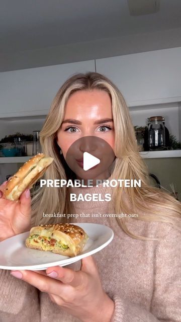 Emily English on Instagram: "PREPABLE HIGH PROTEIN BAGELS | breakfast prep that isn’t overnight oats. If the thought of overnight oats send shivers down your spine then have no fear, breakfast prep has never looked so good. Batch make and freeze these insanely delicious bagels for a healthy and convenient breakfast whenever you need. A super food frittata sandwiched with melty smoked cheese and a protein bagel packed with 22g grams of protein. Feel free to add in some sliced tomatoes and spinach after defrosting for the ultimate speedy breakfast. 287kcal per bagel. 22g protein. You will need 4x protein bagels 1/2 500g carton egg whites 2 eggs 1 handful of chopped parsley 1 handful of chopped basil 1 spring onion, diced finely 4 diced sun dried tomatoes, drained from oil 4 sli High Protein Breakfast Bagel, High Protein Bagel Breakfast, High Protein Bagel Sandwich, Chopped Bagel Sandwich, Protein Breakfast No Eggs, Chopped Bagel, High Protein Breakfast No Eggs, High Protein Breakfast Sandwich, Bagel Breakfast Ideas