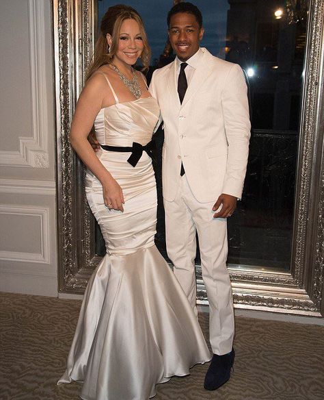 Mariah Carey and Nick Cannon renew their vows for the fourth time. Both looked gorgeous. Renewal Ceremony, Celebrity Bride, Wedding Renewal Vows, Celebrity Wedding Dresses, Nick Cannon, Celebrity Wedding, Famous Couples, Courthouse Wedding, April 2012