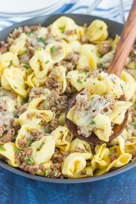 This Cheesy Beef Tortellini Skillet is a simple, one pan meal that's bursting with flavor. Loaded with ground beef, spices, tortellini, and cheese, this easy meal is family-friendly and so delicious! Cheesy Beef Tortellini, Beef Tortellini, Tortellini Skillet, Cheese Tortellini Recipes, Cooking Blogs, Resep Pasta, One Pan Meal, Tortellini Recipes, Pasta Dinners