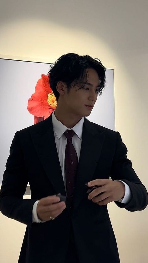 Mingyu Seventeen, Seventeen, Chanel, Bar, Tumblr, Memes, Books