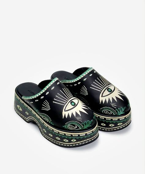 Black Mystic, Black Clogs, Platform Clogs, Printed Dresses, Black Platform, Vegan Shoes, Farm Rio, Shoe Game, Mule Clogs