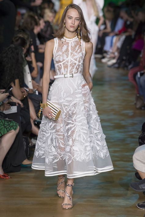 Elie Saab Bridal Elie Saab, Runway Dresses Gowns, Spring Ready To Wear, 2019 Ready To Wear, Elie Saab Haute Couture, Dress Styling, Carolina Herrera Dresses, 2019 Couture, Elie Saab Spring