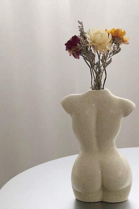 This Beautifully Handcrafted female body vase is perfect for boho home or boho vanity. It also serves as a body sculpture on your bookshelf or as cute boho room decor or feminist decor.Add a touch of modern flair to any space with artsy accents. The Female Form Flower Vases are specifically designed as small vases for flowers. It's an eye-catching piece that pays homage to the beauty of the curves of a female body. Eclectic Vanity, Boho Vanity, Bathroom Decor Boho, Minimalist Eclectic, Body Vase, Artsy Room Decor, Aesthetic Bathroom, Flowers Vase, Boho Room Decor