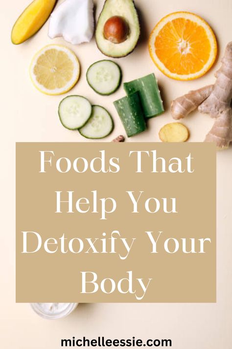 Using the body's natural detoxification system is the way we stay healthy, and eating foods that support it. The body is equipped to eliminate harmful toxins from the body when given the proper nutrients. There are many foods that help to promote detoxification in the body. Read more for some foods that help you detoxify your body. #detoxify #detox Best Foods For Detoxing, Detox Body Naturally, Detoxing Your Body From Toxins, Detox Snacks, Best Detox Foods, Detoxifying Foods, Healthy Liver Diet, Detoxifying Food, Detox Foods