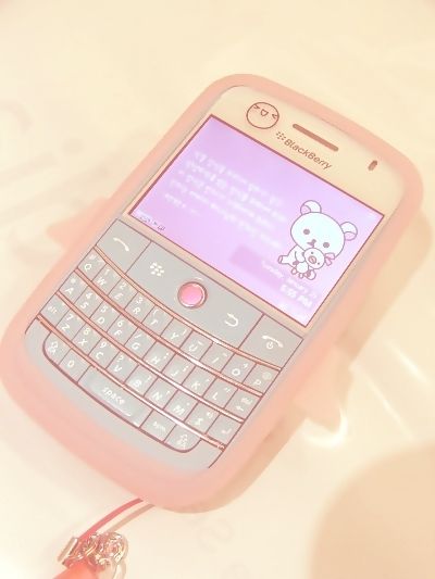 blackberry Blackberry Phones, Rina Tennoji, Teknologi Gadget, Karakter Sanrio, Produk Apple, Accessoires Iphone, Retro Gadgets, Retro Phone, Kawaii Accessories