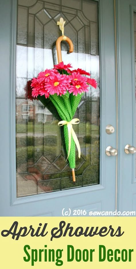 Sew Can Do: Easy Spring Decor: April Showers Door Umbrellas Easy Spring Decor, Umbrella Flowers, Umbrella Wreath, Spring Outdoor Decor, Spring Decor Ideas, Spring Door Decoration, Diy Frühling, Umbrella Decorations, Diy Spring Wreath