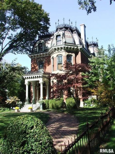 Second Empire House, Empire House, Quincy Illinois, Victorian Style Homes, Victorian Architecture, Architecture Design Concept, Victorian House, Historic District, Good House