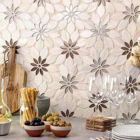 New Floral Beautiful Tile Backsplash, Cocina Shabby Chic, Pale Oak, Countertop Backsplash, Granite Countertop, Diy Outdoor Decor, Inspire Me Home Decor, Backsplash Ideas, Chic Kitchen