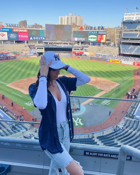 Outfit inspo #yankees #baseball #outfitinspiration Yankees Game Outfit, Yankees Outfit, Yankees Game, Yankees Baseball, Nice Clothes, Gaming Clothes, Baseball Field, Cool Outfits, Outfit Inspirations