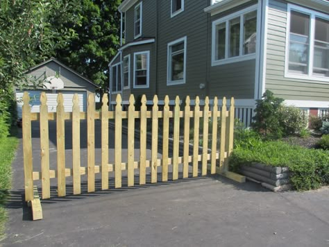 Sturdy gate at the end of your driveway keeps your kids in, other kids out. If that's what you want. From World of Julie Diy Driveway Barrier, Driveway Barrier Ideas, Diy Driveway Gate, Driveway Barrier, Driveway Gate Ideas, Driveway Gate Diy, Driveway Fence, Temporary Fence, Portable Fence