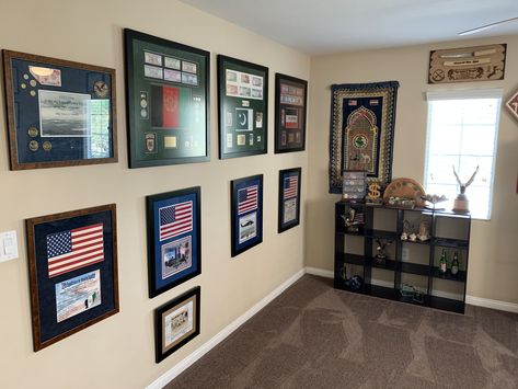 Military Memorabilia Display, Military Wall Decor Ideas, Man Cave Ideas Room, Air Force Decor, Uniform Display, Happy Birthday Marines, History Room, Military Office, Military Frames