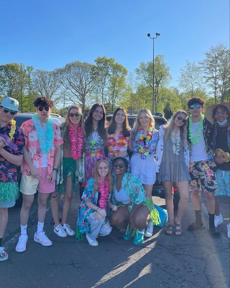 Tropical Beach Day Spirit Week, Surfers Vs Skaters Spirit Week, Tropical Outfits For School Spirit Week, Beach Outfit School Spirit, Lei Outfit Hawaiian, Beach Homecoming Theme Outfit, Beach Hawaiian Theme Outfit, Hawaiin Day Spirit Week, Hawaiian Party Outfit Aesthetic