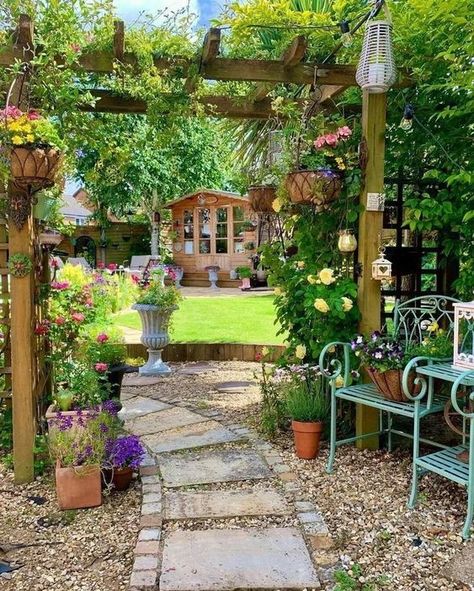 Garden Nook, Courtyard Gardens Design, Garden Makeover, Garden Yard Ideas, Plants And Flowers, Garden Structures, Garden Layout, Outdoor Landscaping, Garden Gates