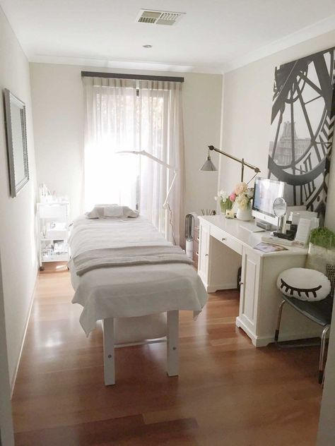 Every good lash room isn't with out a few key essentials! Great lighting, a comfortable technician stool, a soft blanket, and our favorite Bloom Adhesive! Make sure you're lash room has everything it needs! Link in bio #bloombeautysupply Spa Room Ideas, Facial Room, Lash Room Decor, Esthetician Room Decor, Esthetics Room, Spa Room Decor, Esthetician Room, Spa Rooms, Beauty Room Decor