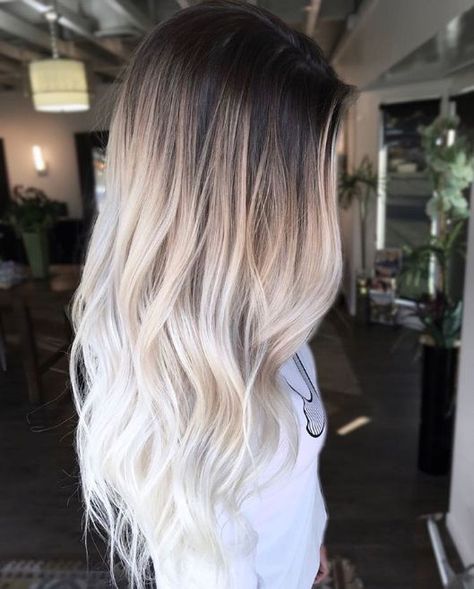 Balayage - 9 Beach Hairstyles To Try On Your Holiday Hair Sign, Cabelo Ombre Hair, Blonde Hair With Roots, Icy Blonde Hair, Beauty Advisor, Kadeřnické Trendy, Brown Ombre Hair, Ombre Hair Blonde, Dark Roots Blonde Hair