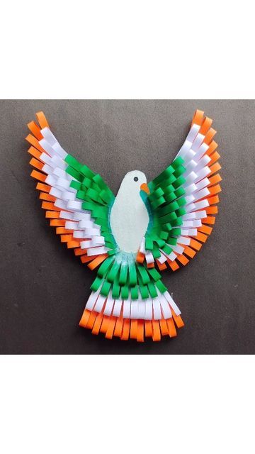 Paper Crafts Flowers Decoration, Happy Independence Day Craft Ideas, Indipendente Day Craft Idea For, Creative Ideas For Independence Day, Tricolour Decoration Ideas, Art And Craft For Independence Day, Independence Day Project Ideas, Drawing Ideas For School Projects, Independence Activity For Kids