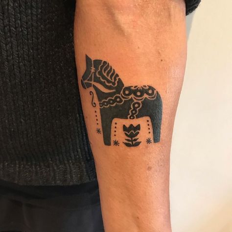 Ulrika Jonsson’s Instagram post: “#ink #dalahäst” Swedish Horse Tattoo, Swedish Dala Horse Tattoo, Dala Horse Tattoo, Ulrika Jonsson, Norway Tattoo, Swedish Tattoo, Tattoos 2024, Unusual Tattoo, Horse Tattoo