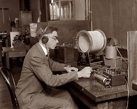 Who Was Morris S. Strock? #1920s 1920s Radio, Shorpy Historical Photos, Types Of Waves, Old Radios, Amateur Radio, Vintage Radio, Radio Frequency, Ham Radio, High Resolution Photos