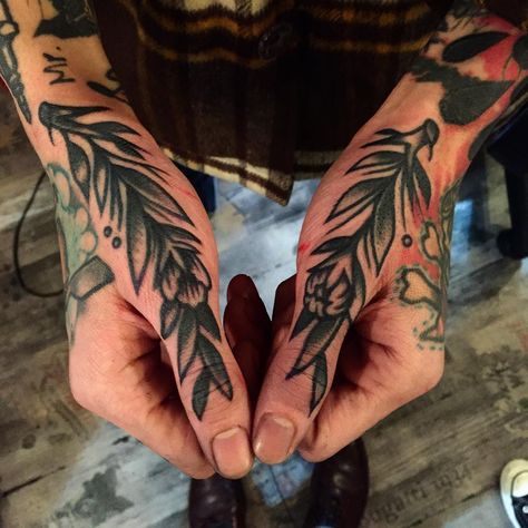 Traditional branches tattooed on both thumbs Neck Tats, Traditional Heart Tattoos, Traditional Hand Tattoo, Thumb Tattoos, Villa Rica, Tattoo Filler, Hand And Finger Tattoos, Branch Tattoo, Tattoo Old School