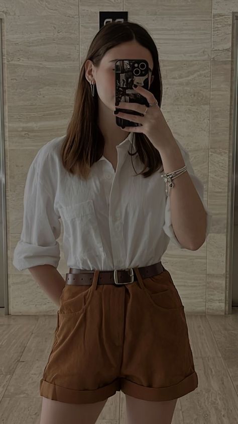 Literature Outfit Aesthetic Summer, Light Academia Shorts Outfit, Musical Academia Outfit, Casual Light Academia Outfits Summer, Summer Academic Outfit, Summer Academia Aesthetic Outfit, Summer Outfit Dark Academia, Dark Academia Aesthetic Summer Outfit, Dark Academia Outfits For Summer