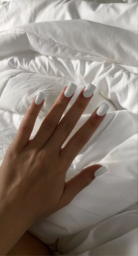 white nails acrylic aesthetic Shorter White Acrylic Nails, Basic White Acrylic Nails Square, Square White Short Nails, Basic Short White Nails, White Box Nails Short, Basic Nails Short Square, Simple Pretty Nails White, White Rounded Square Nails, White Square Nails Acrylics