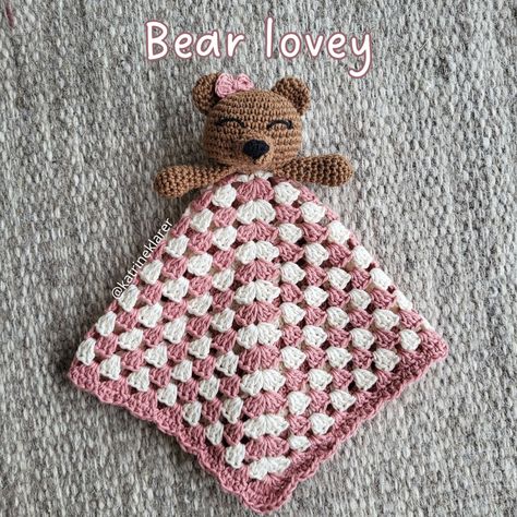 Bear lovey – free pattern – Katrine Klarer Bear Lovey Crochet Pattern, Teddy Bear Lovey Free Crochet Pattern, Bear Lovey Crochet Free Pattern, Crochet Bear Lovey Pattern Free, Crochet Bear Lovey, Lovey Free Pattern, Crocheted Lovey, Crochet Teddy Bear Pattern Free, Crochet Lovey Free Pattern