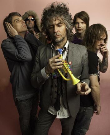 Flaming Lips and Black Keys to Share Bills This Spring | jambands.com. Published 2013/01/11 - this is going to be a straight hoot Wayne Coyne, The Flaming Lips, Flaming Lips, The Jam Band, The Last Song, Louis Armstrong, The Black Keys, I Love Music, Record Store