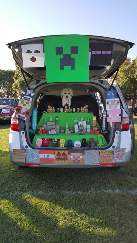 Minecraft Car for Trunk or Treat Minecraft Trunk Or Treat Ideas, Minecraft Trunk Or Treat Ideas For Cars, Trunk Or Treat Minecraft, Minecraft Trunk Or Treat, Car Minecraft, Minecraft Party Favors, Minecraft Car, Trunker Treat Ideas, Church Trunk