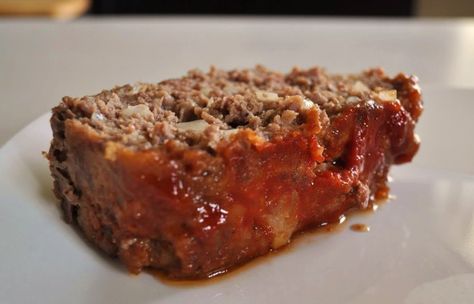 Upside Down Brown Sugar Meatloaf with Saltine Cracker Crumbs Meatloaf Recipe With Crackers, Quick Easy Meatloaf Recipe, Saltine Cracker Recipes, Southern Meatloaf, Brown Sugar Meatloaf, Meatloaf Recipes Healthy, Beef Meatloaf, Gf Baking, Meatball Subs