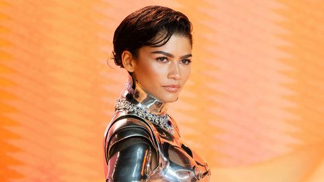 Zendaya Suits Aesthetic, Zendaya Robot Suit, Zendaya British Vogue, Zendaya Body, Zendaya Dune Press Tour, Polka Dot Skirt Outfit, Silver Platform Shoes, Casual Outfits Sporty, Feminine Fall Outfits