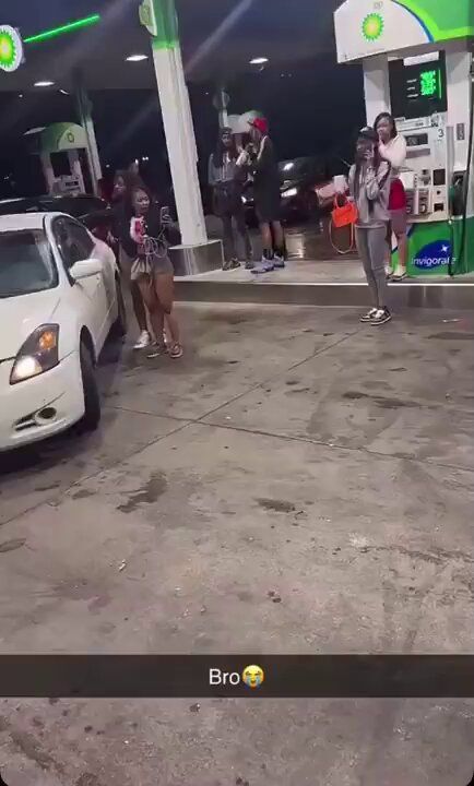 eatemup.7_ on X: "nah the gas station is crazyy https://t.co/S1SYmdZU1C" / X People Getting Knocked Out, Bully Gets Beat Up, Eatemup.7_ On Twitter, Influencer City Fightsss, People Getting Jumped, Fightssss Video School, Middle School Fightssss Videos, School Fightsssssss In Bathroom, Ppl Getting Jumped