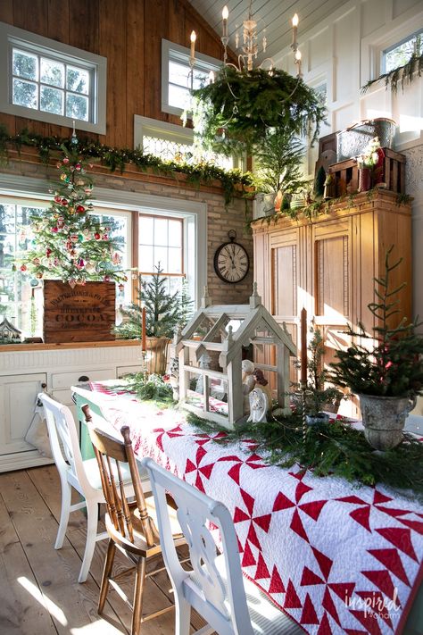 Step into a world of rustic charm and holiday spirit with this enchanting Gardenhouse tour. This space is a testament to creative repurposing and heartfelt holiday decorating. Get inspired by the festive elegance of this amazing Gardenhouse. Repurposed Christmas Decor, Christmas Cozy Home, Decorating With Quilts, Cozy Christmas Kitchen, Wall Pantry Ideas, Cottage Christmas Decor, Rustic Christmas Decor Ideas, Christmas Home Tours, Wall Pantry