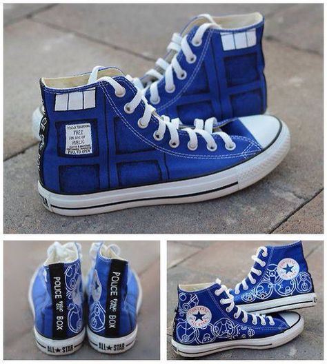 I love these Diy Tardis, Doctor Who Shoes, Doctor Who Outfits, Doctor Who Gifts, Doctor Who Crafts, Doctor Who 10, Police Box, Geek Fashion, Hand Painted Shoes